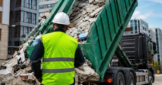 Вывоз строительного мусора в Дальнереченске: услуги лицензированной компании — ПроМусор